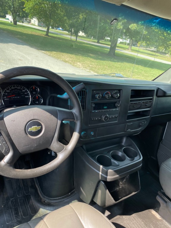 2015 Chevrolet Express Image 8