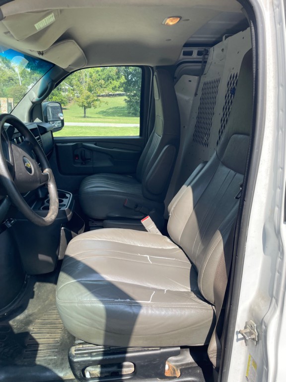 2015 Chevrolet Express Image 9