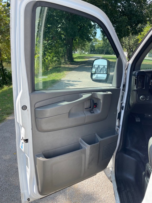 2015 Chevrolet Express Image 10