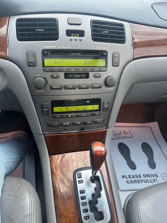 2005 Lexus ES Image 9