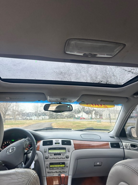 2005 Lexus ES Image 10