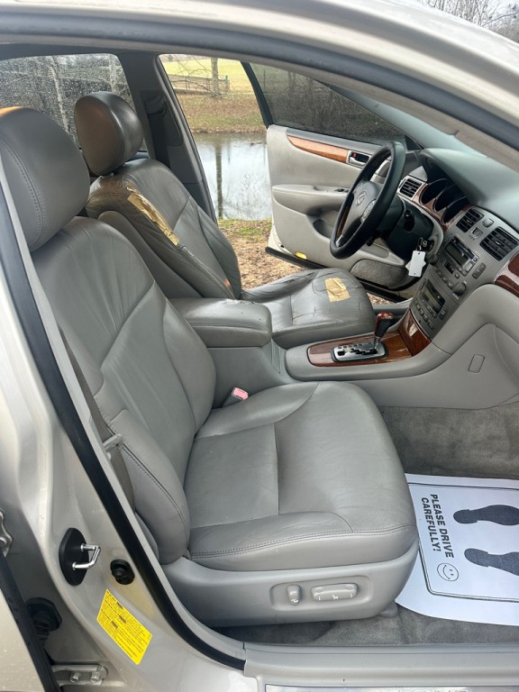 2005 Lexus ES Image 12