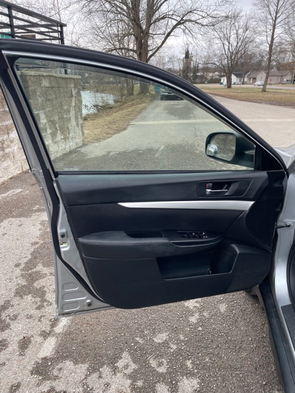 2012 Subaru Outback Image 11