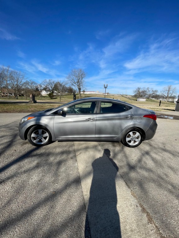 2011 Hyundai Elantra Image 3