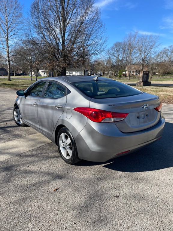 2011 Hyundai Elantra Image 16