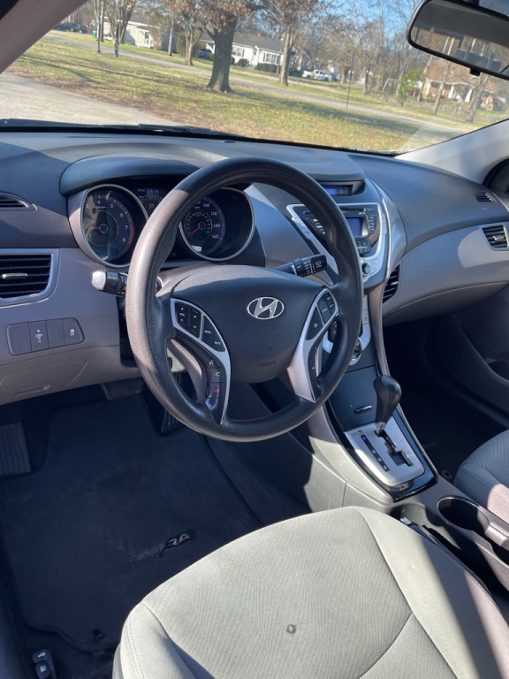 2011 Hyundai Elantra Image 20