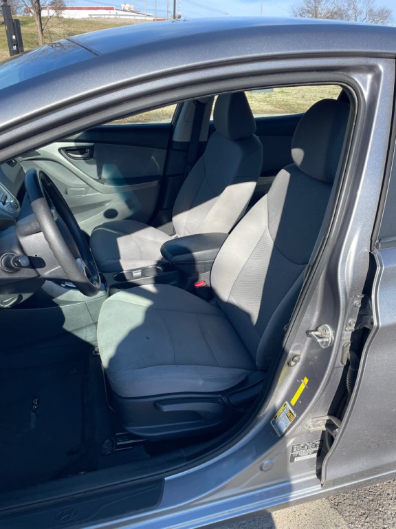 2011 Hyundai Elantra Image 21