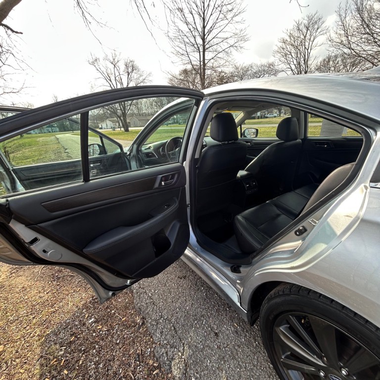 2016 Subaru Legacy Image 10