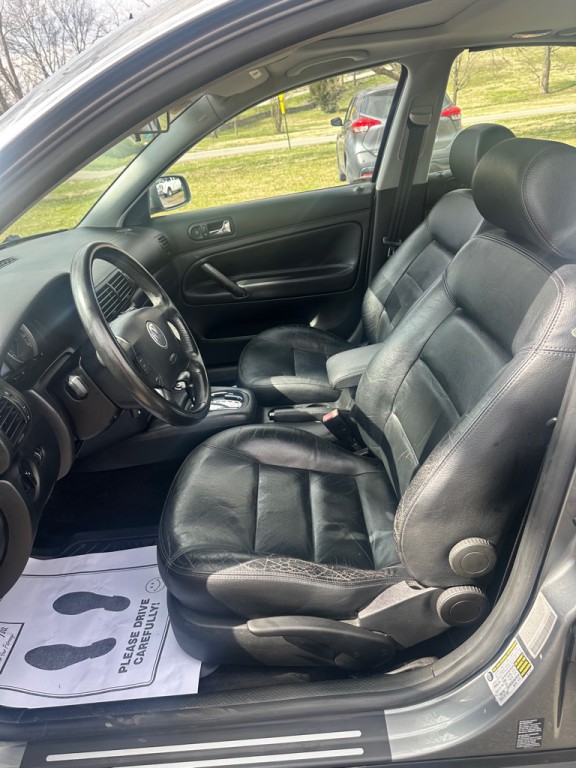 2004 Volkswagen Passat Image 10