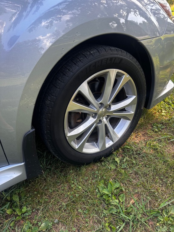 2013 Subaru Legacy Image 15
