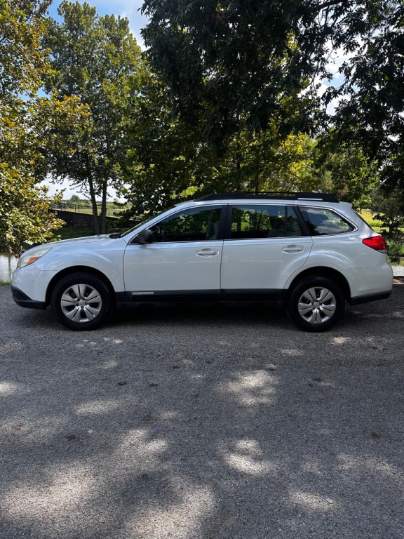 2011 Subaru Outback Image 4