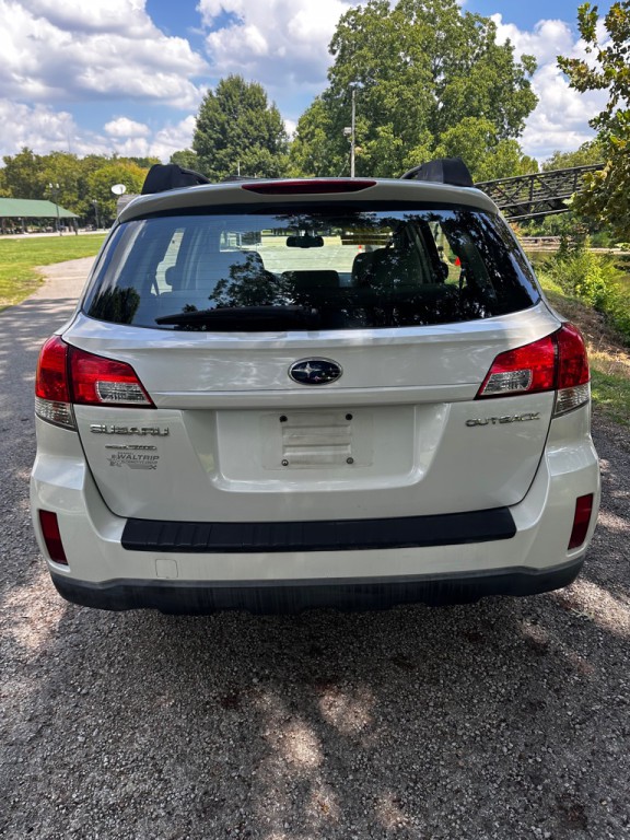 2011 Subaru Outback Image 5