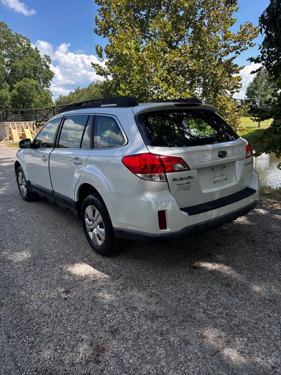 2011 Subaru Outback Image 6