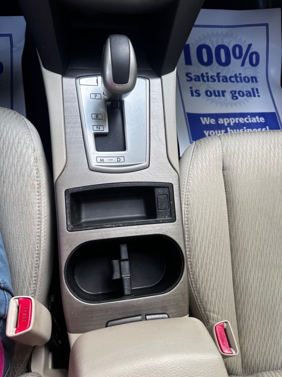 2011 Subaru Outback Image 10