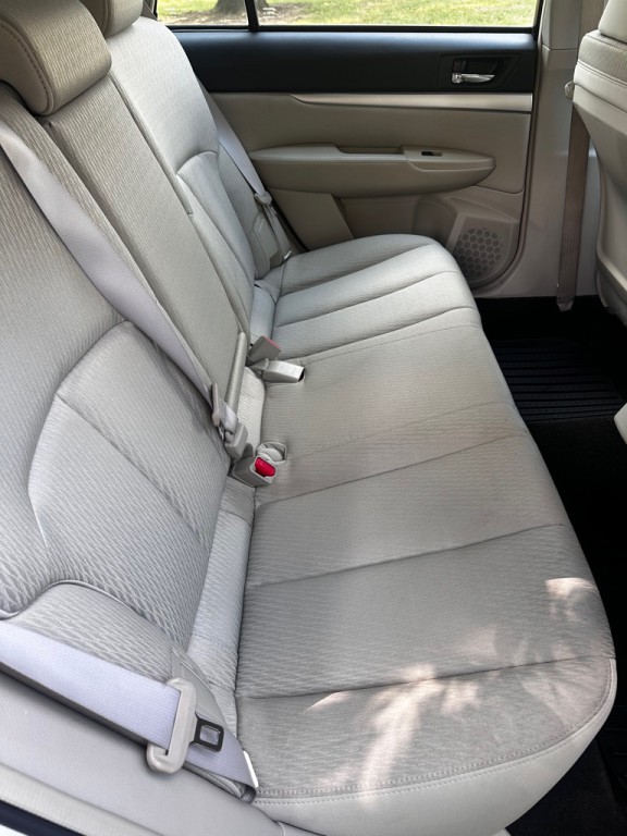 2011 Subaru Outback Image 14