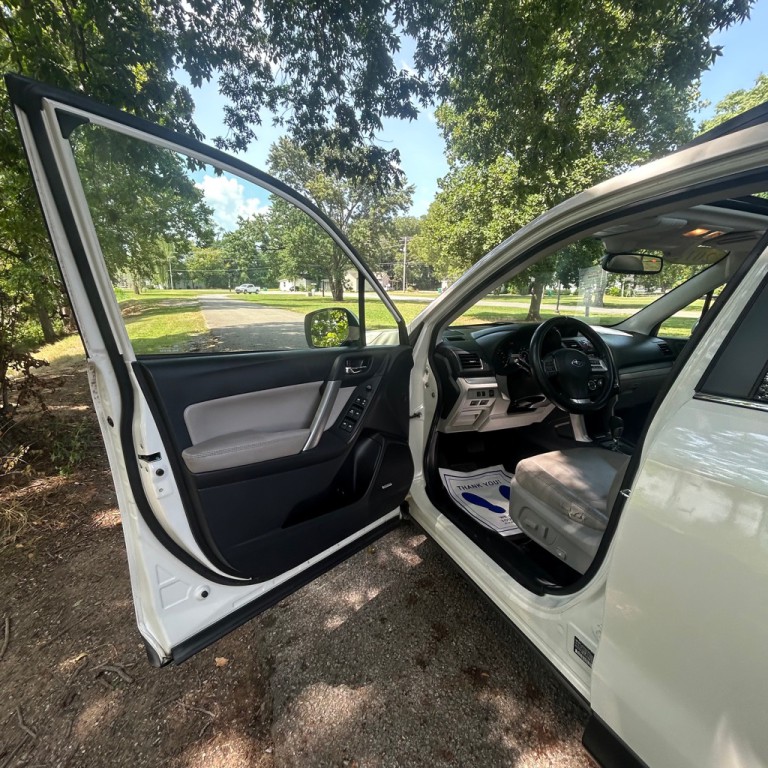 2014 Subaru Forester Image 16