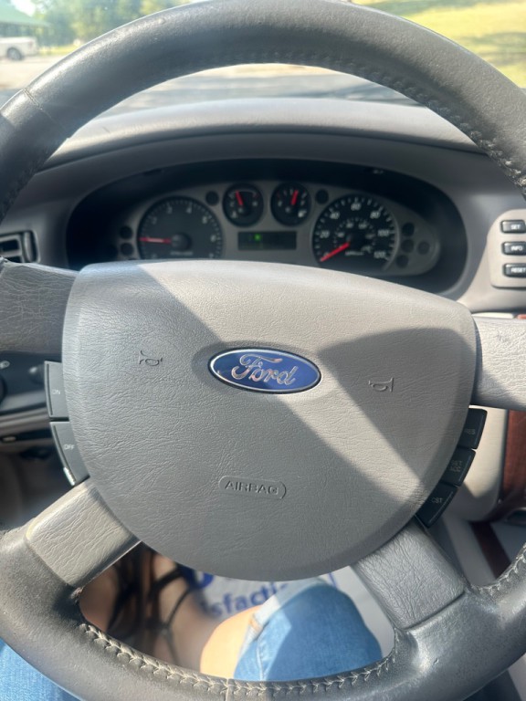 2007 Ford Taurus Image 8
