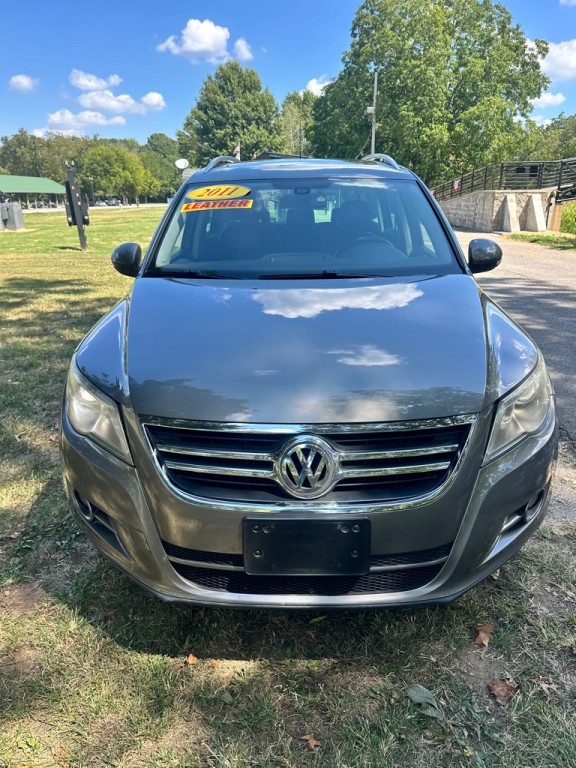 2011 Volkswagen Tiguan Image 2