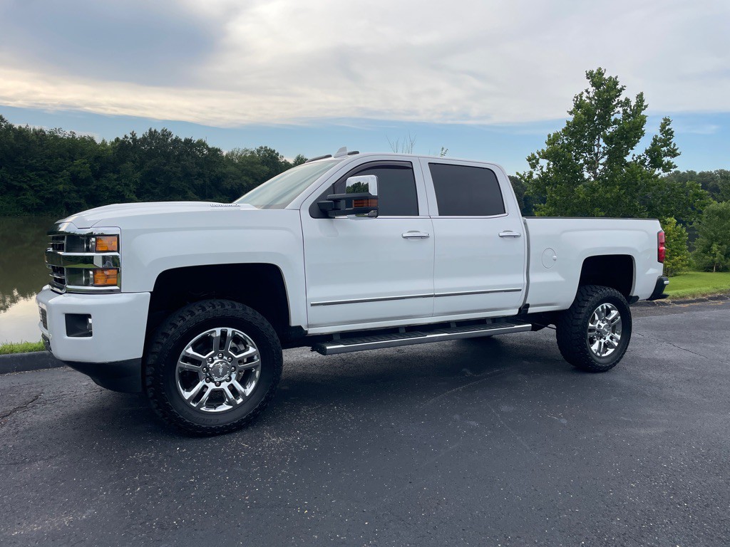 2019 Chevrolet Silverado 1500 Image 2