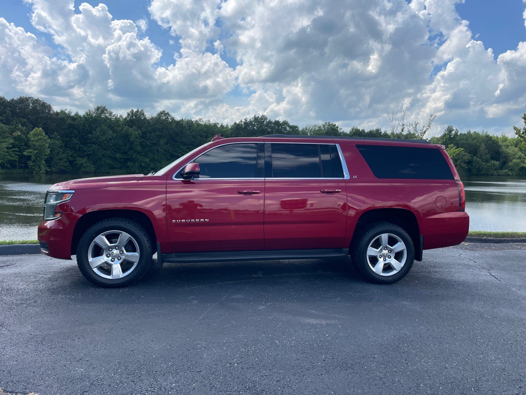 2015 Chevrolet Suburban Image 3