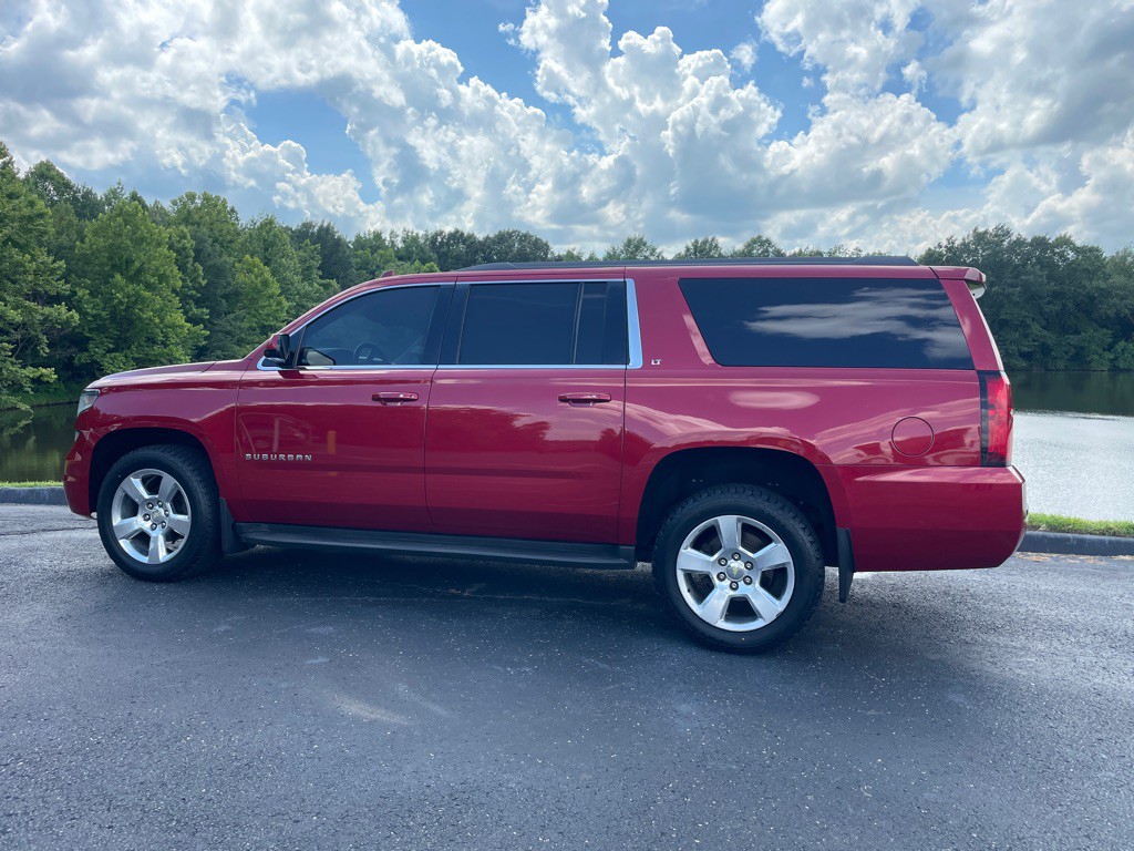2015 Chevrolet Suburban Image 4