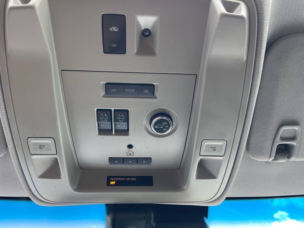 2015 Chevrolet Suburban Image 17