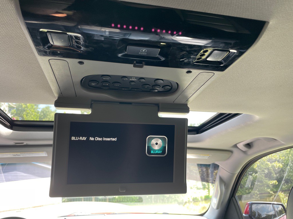 2015 Chevrolet Suburban Image 26