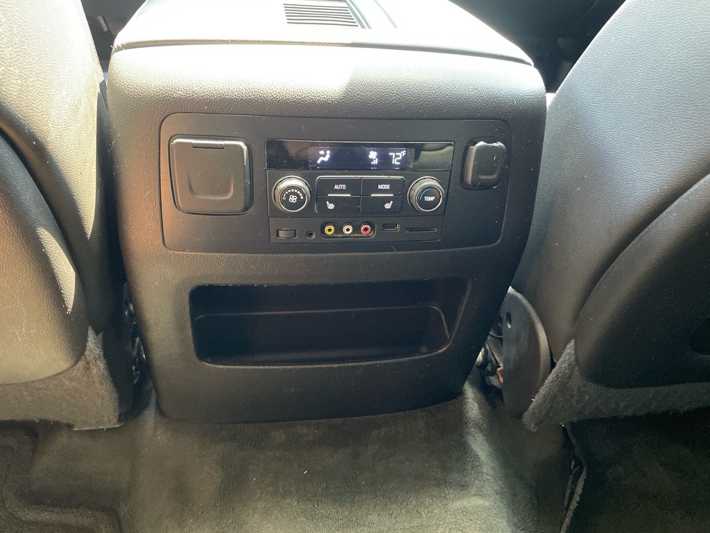 2015 Chevrolet Suburban Image 27