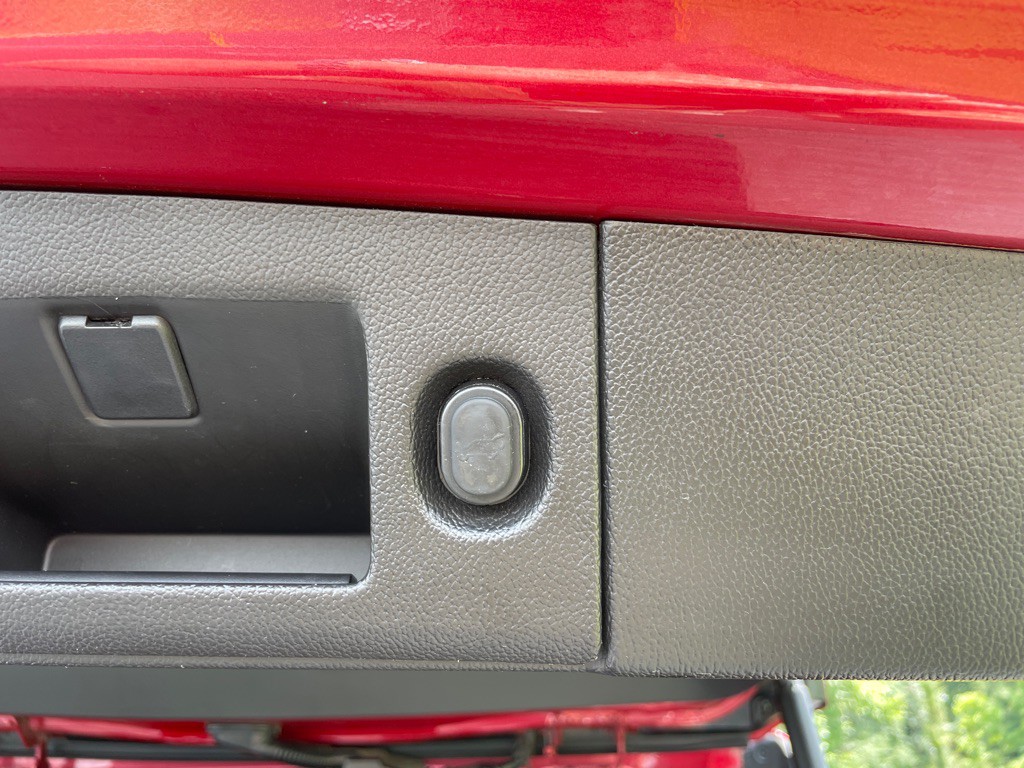 2015 Chevrolet Suburban Image 32