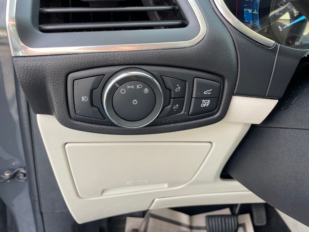 2021 Ford Edge Image 16