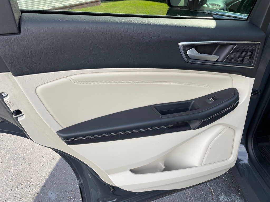 2021 Ford Edge Image 26