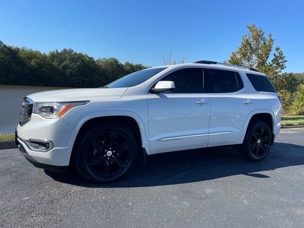 2018 GMC Acadia Image 2