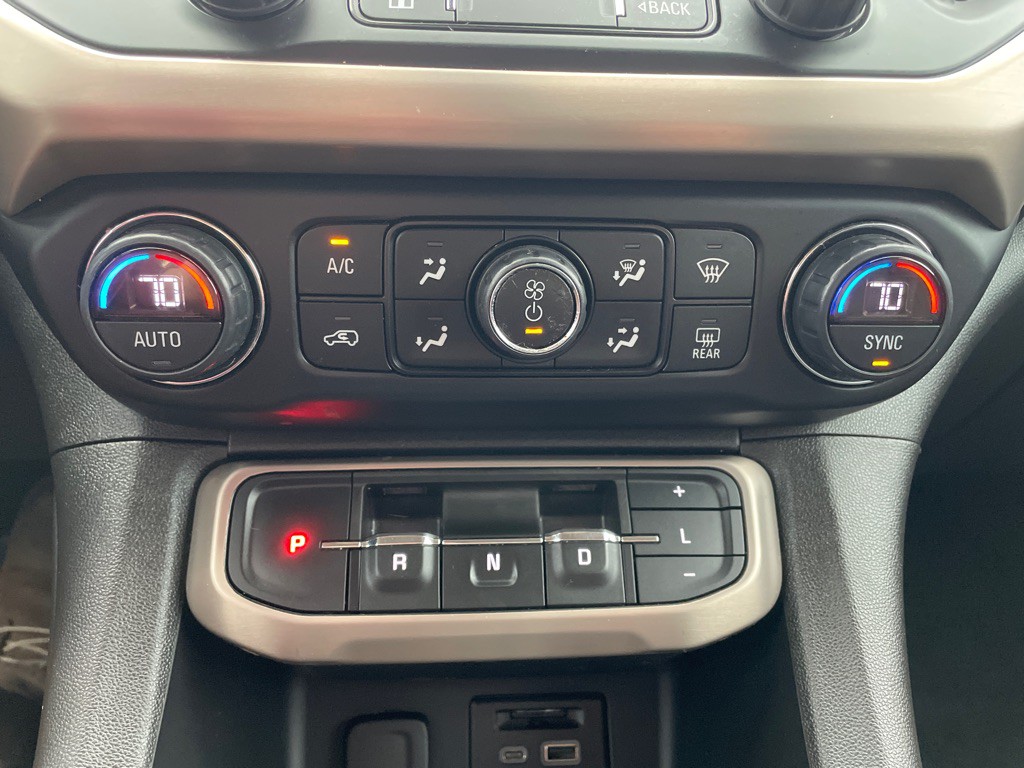 2020 GMC Acadia Image 16