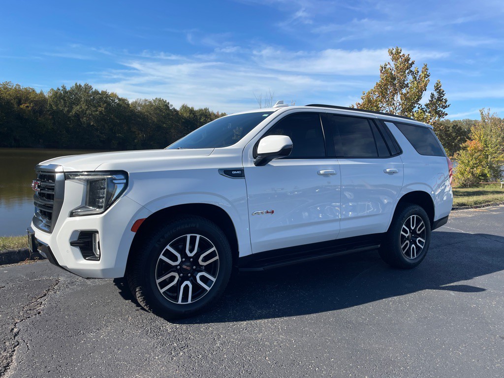 2022 GMC Yukon Image 2