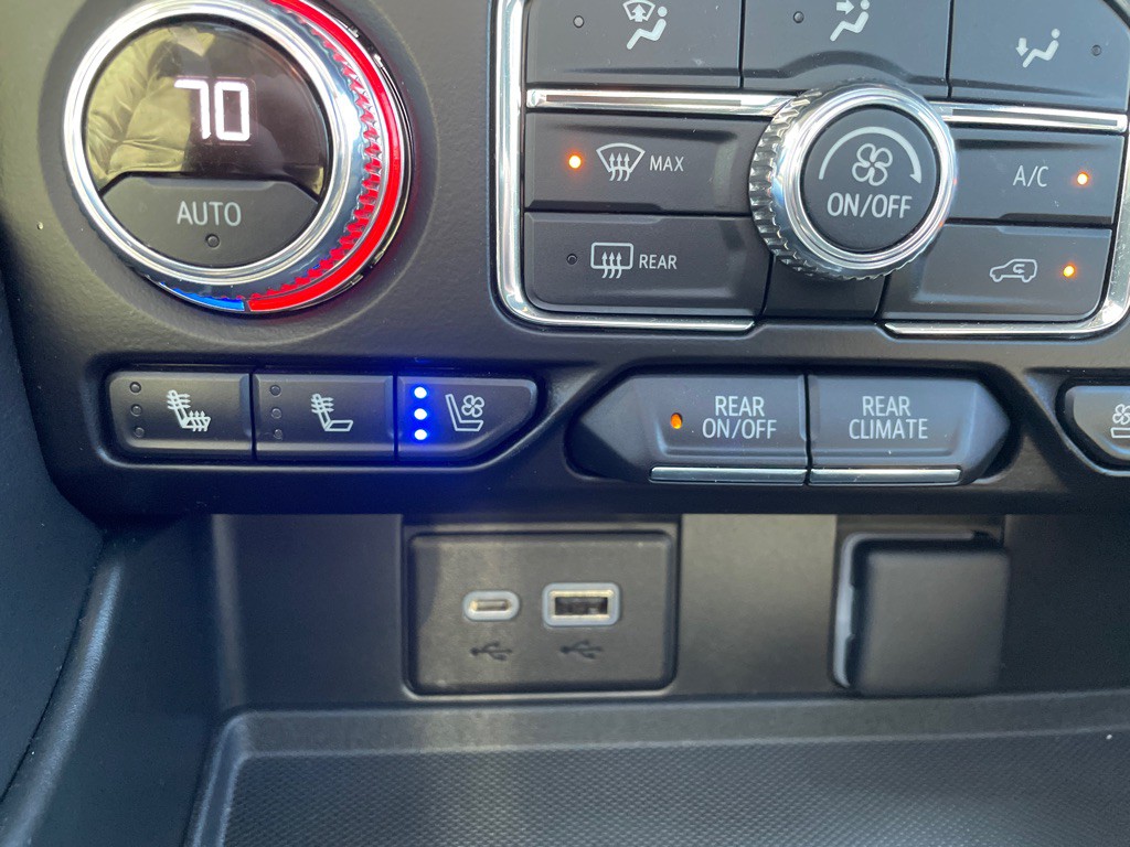 2022 GMC Yukon Image 17