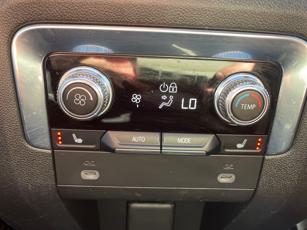 2022 GMC Yukon Image 36