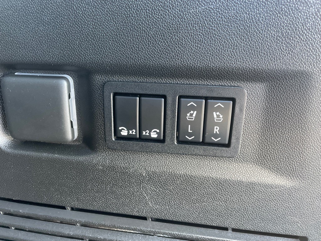 2022 GMC Yukon Image 38