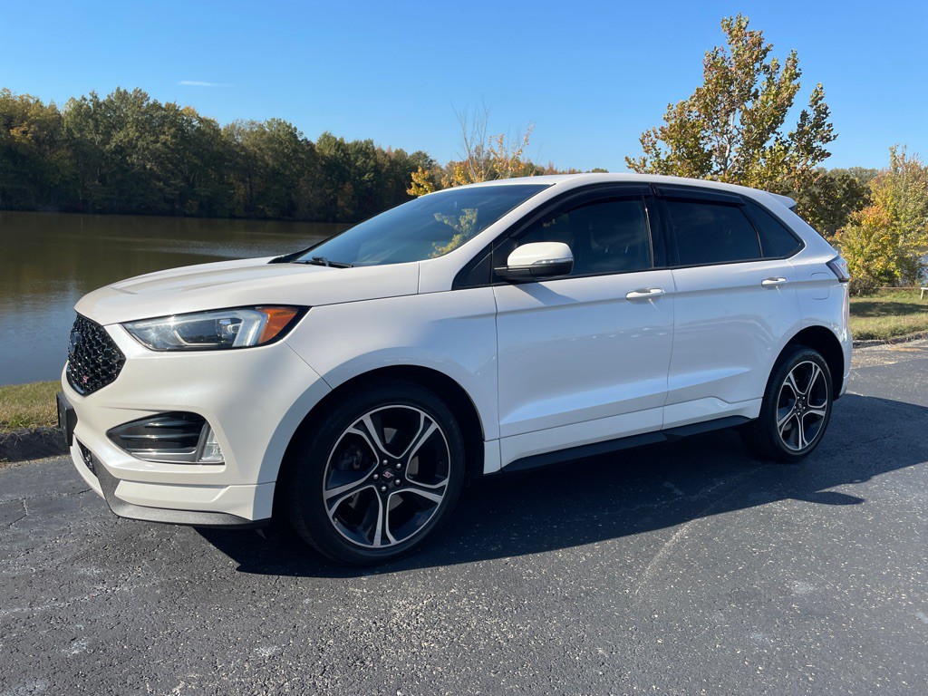 2019 Ford Edge Image 2