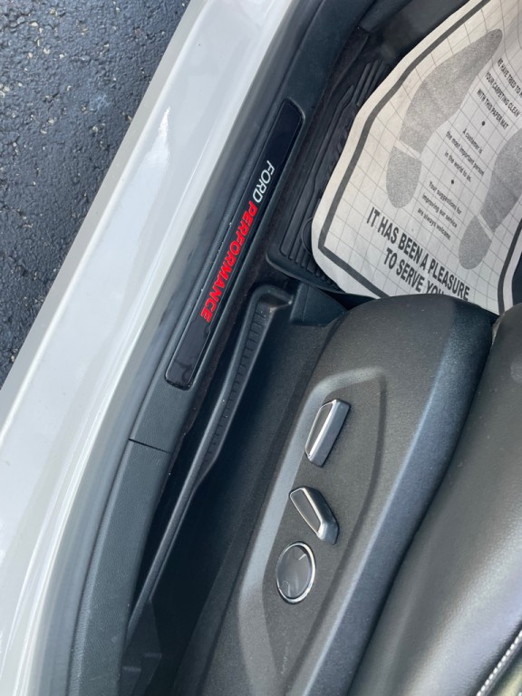 2019 Ford Edge Image 12