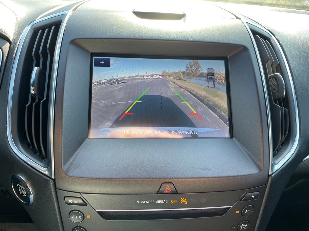 2019 Ford Edge Image 17