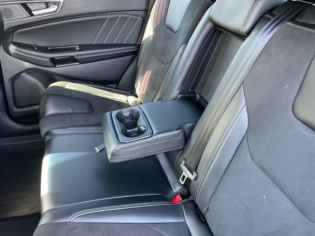 2019 Ford Edge Image 32