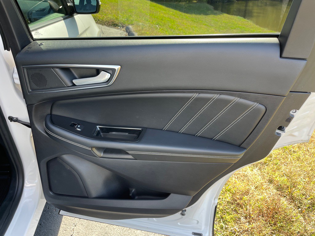 2019 Ford Edge Image 38