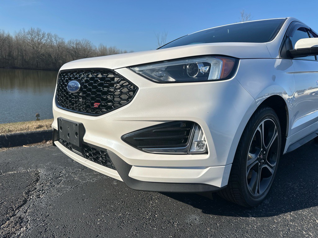 2019 Ford Edge Image 8