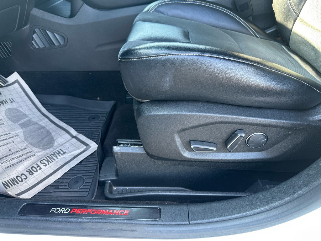 2019 Ford Edge Image 12