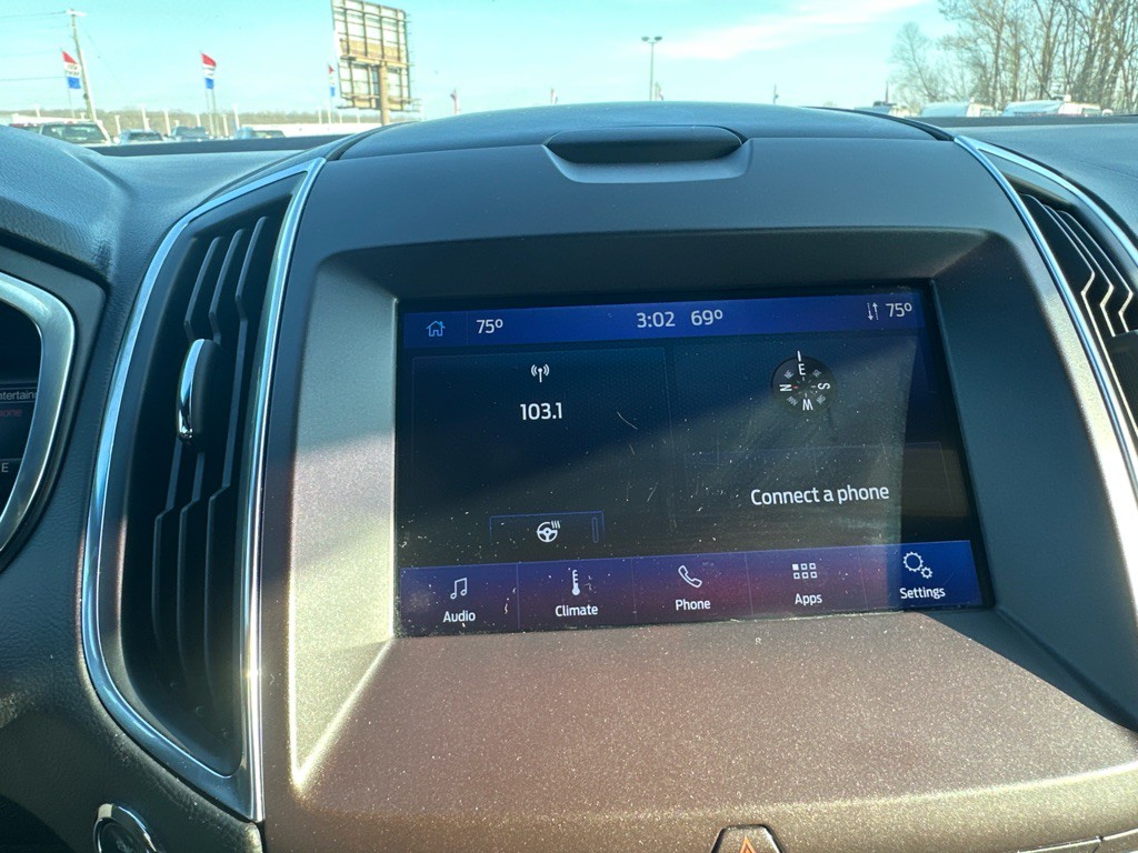 2019 Ford Edge Image 16