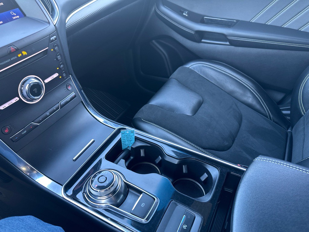 2019 Ford Edge Image 19