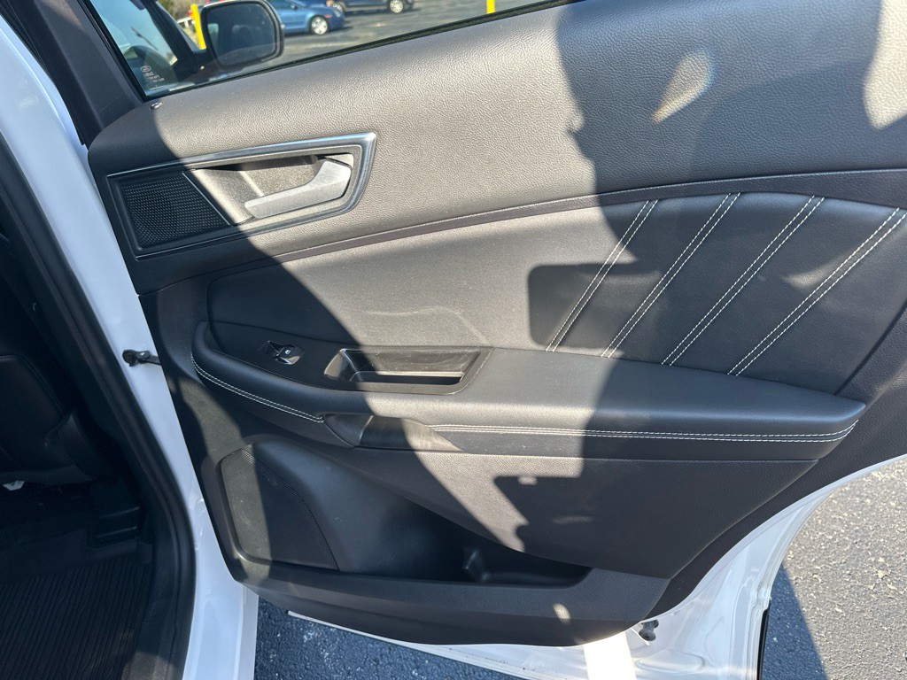 2019 Ford Edge Image 38