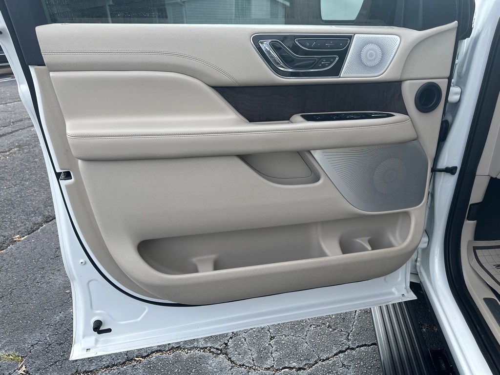 2020 Lincoln Navigator Image 15