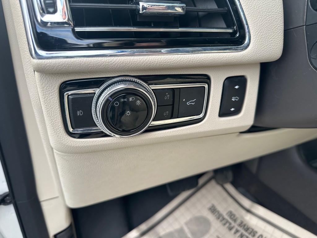 2020 Lincoln Navigator Image 16