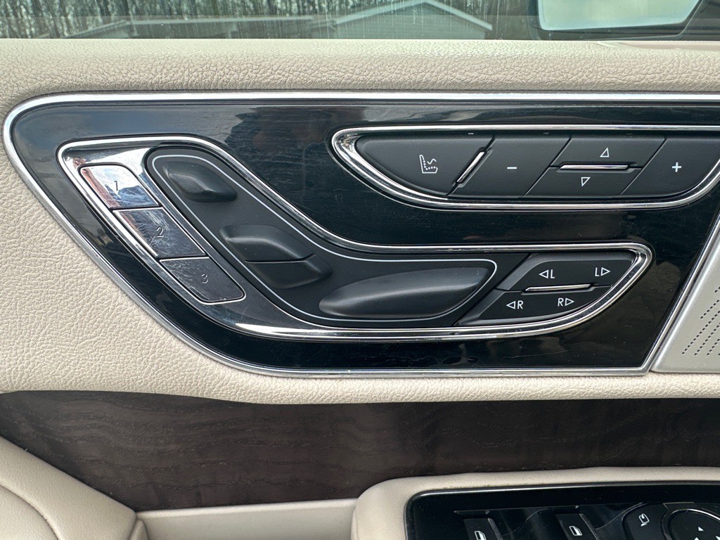 2020 Lincoln Navigator Image 17